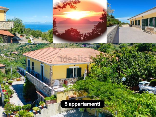 Villetta bifamiliare in vendita di 311 m² in Via San Leo