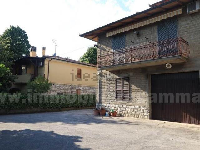 Villetta bifamiliare in vendita di 311 m²