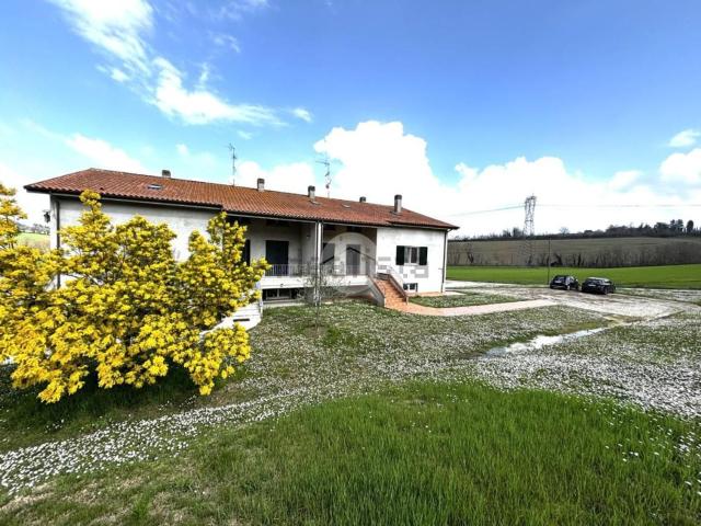 Villetta bifamiliare in vendita di 312 m² in Via Bevano, 80