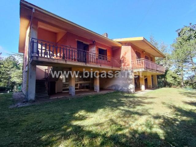 Villetta bifamiliare in vendita di 317 m² in Via Castello