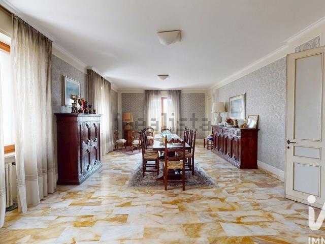 Villetta bifamiliare in vendita di 314 m² in Via Firenze, 111