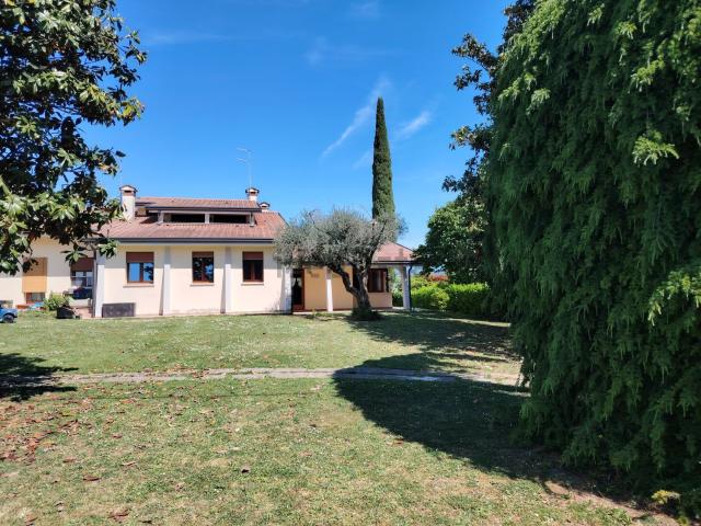 Villetta bifamiliare in vendita di 314 m² in Via G. Marconi