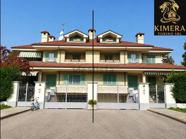 Villetta bifamiliare in vendita di 314 m² in Via Luigi Einaudi, 7