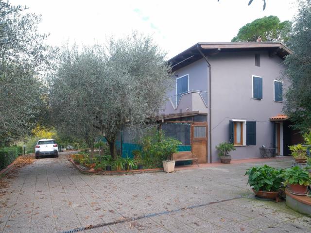 Villetta bifamiliare in vendita di 315 m² in Strada Tresole, 1