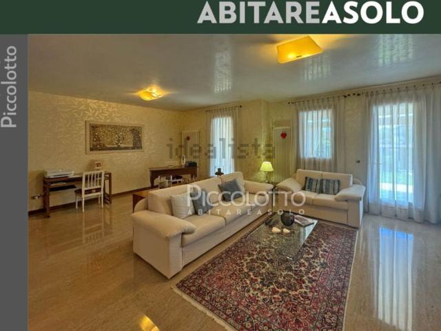 Villetta bifamiliare in vendita di 315 m² in Via Fratta