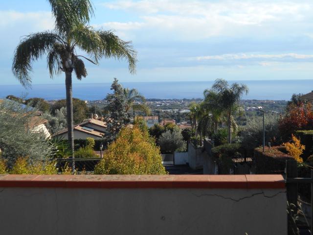 Villetta bifamiliare in vendita di 315 m² in Via Giacomo Leopardi, 34
