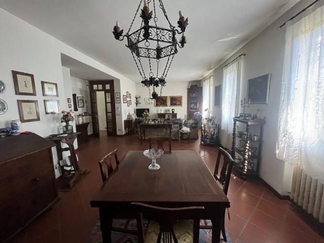 Villetta bifamiliare in vendita di 315 m² in Via Guglielmo Marconi