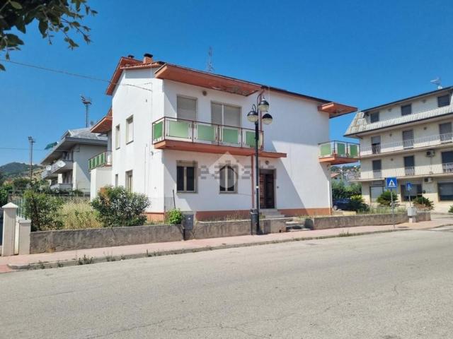 Villetta bifamiliare in vendita di 315 m² in Via Meazza, 23