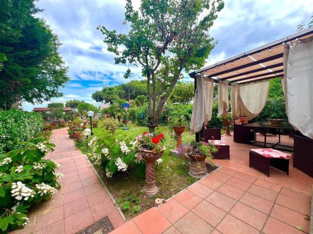 Villetta bifamiliare in vendita di 315 m²