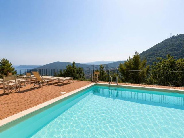 Villetta bifamiliare in vendita di 316 m² in Via alla Palazzina