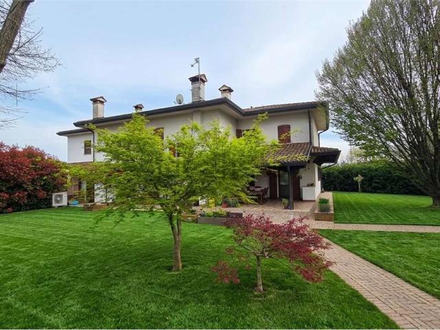 Villetta bifamiliare in vendita di 318 m²