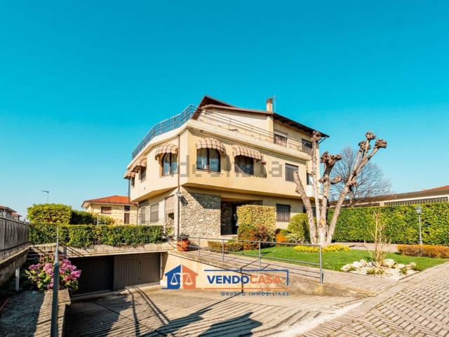 Villetta bifamiliare in vendita di 320 m² in Corso Ferrero, 4