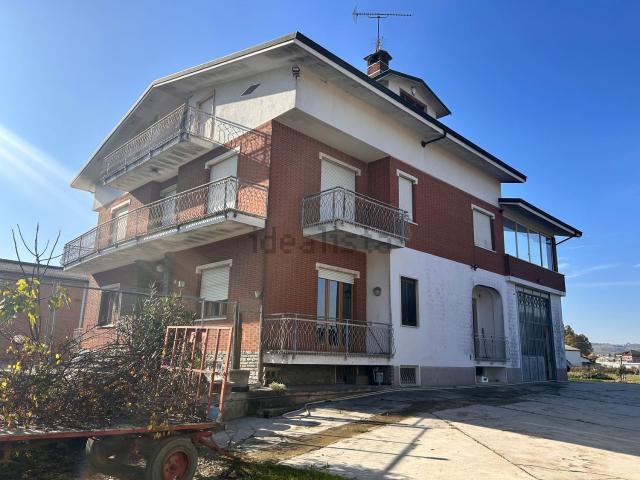 Villetta bifamiliare in vendita di 320 m² in Strada Molino Vecchio, 18