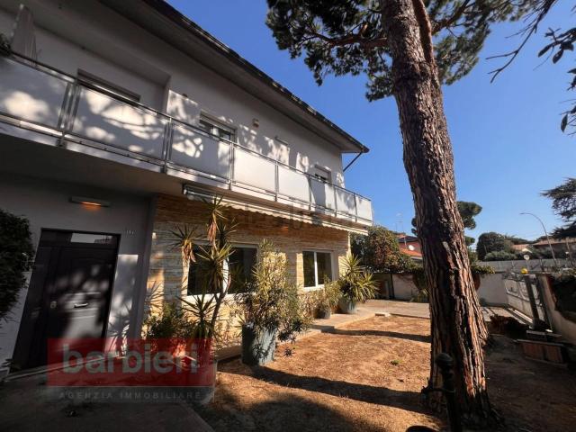 Villetta bifamiliare in vendita di 320 m² in Vicolo casello, 10