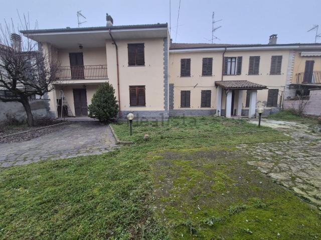 Villetta bifamiliare in vendita di 320 m² in Via Arnaldo da Brescia