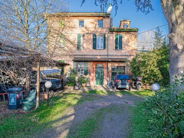 Villetta bifamiliare in vendita di 320 m² in Via Cadriano