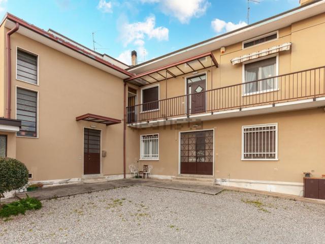 Villetta bifamiliare in vendita di 320 m² in Via Cesare Battisti, 8