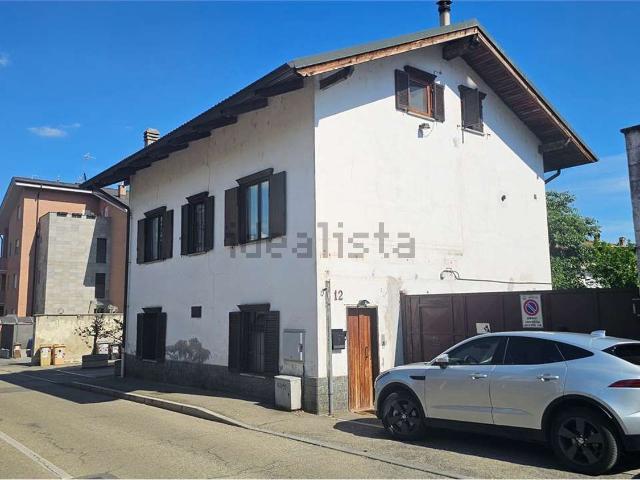 Villetta bifamiliare in vendita di 320 m² in Via Colombetto