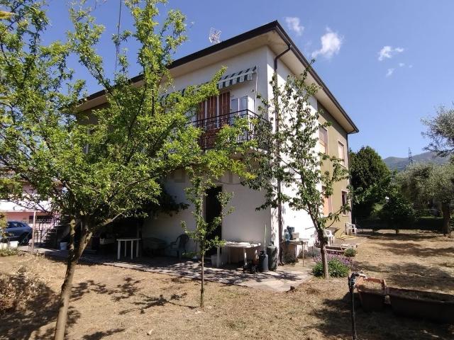 Villetta bifamiliare in vendita di 320 m² in Via della Pace, 52