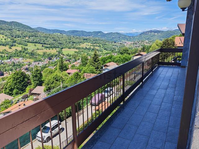 Villetta bifamiliare in vendita di 320 m² in Via Giuseppe Cattaneo