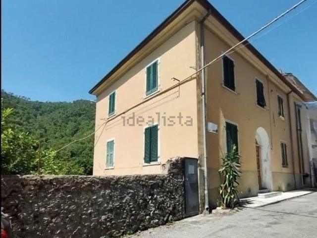 Villetta bifamiliare in vendita di 320 m² in Via Gragnana