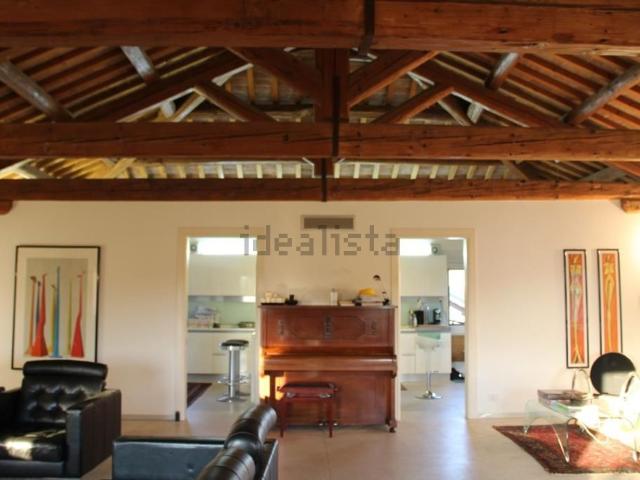 Villetta bifamiliare in vendita di 320 m² in Via lissaro