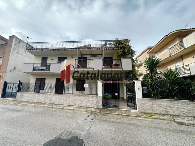 Villetta bifamiliare in vendita di 320 m² in Via Lorenzo Perosi, 7