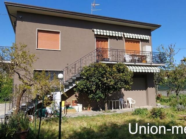 Villetta bifamiliare in vendita di 320 m² in Via Salicello, 30