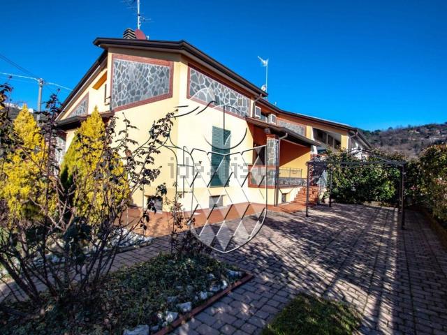 Villetta bifamiliare in vendita di 320 m²