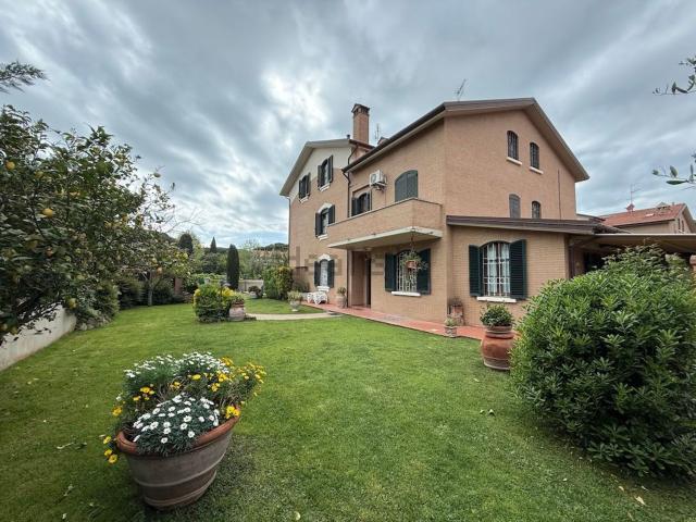 Villetta bifamiliare in vendita di 320 m²