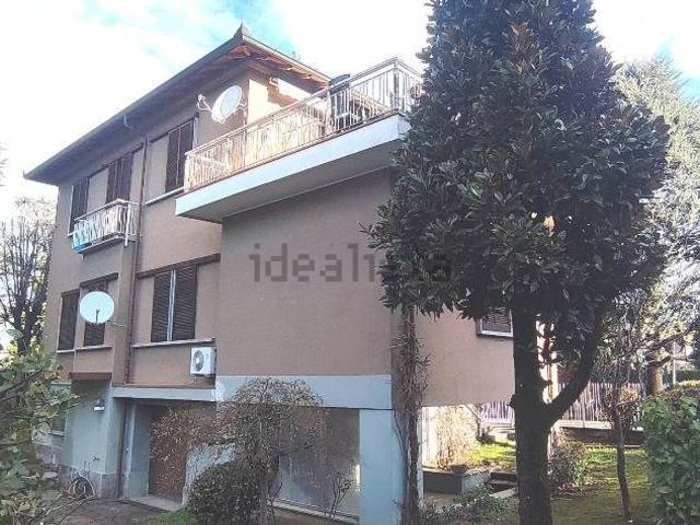 Villetta bifamiliare in vendita di 320 m²