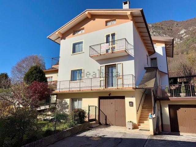 Villetta bifamiliare in vendita di 321 m² in Borgo Livinal, 49