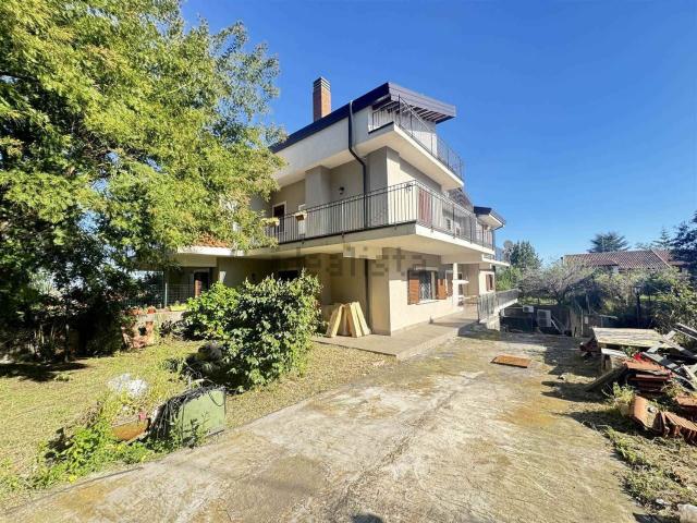 Villetta bifamiliare in vendita di 321 m²