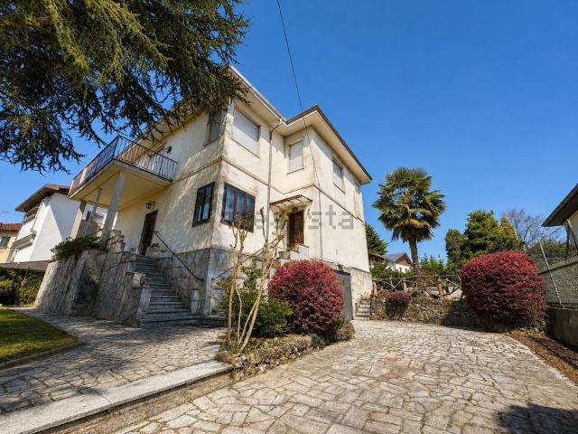 Villetta bifamiliare in vendita di 322 m² in Vicolo Monte Rosa, 6
