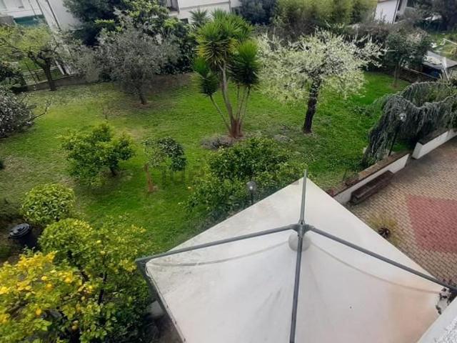 Villetta bifamiliare in vendita di 326 m² in Via Chiappinello