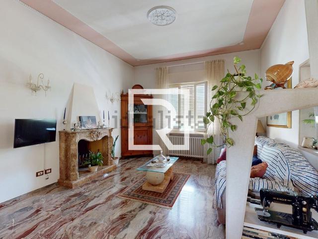 Villetta bifamiliare in vendita di 326 m² in Via Marecchia, 5