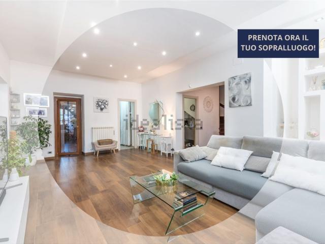Villetta bifamiliare in vendita di 328 m² in Via Nettunense, 31