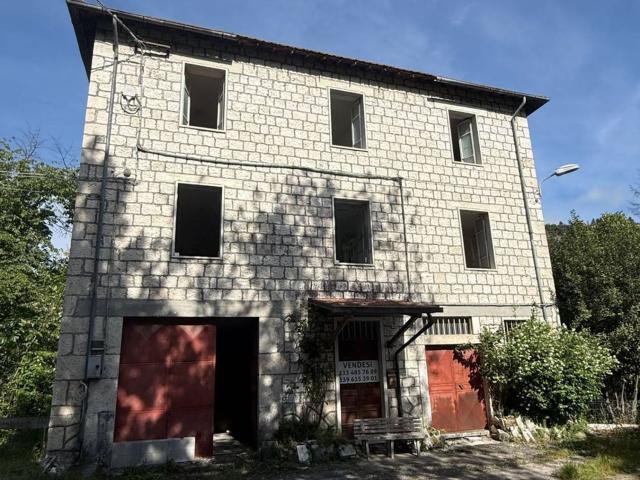 Villetta bifamiliare in vendita di 329 m²