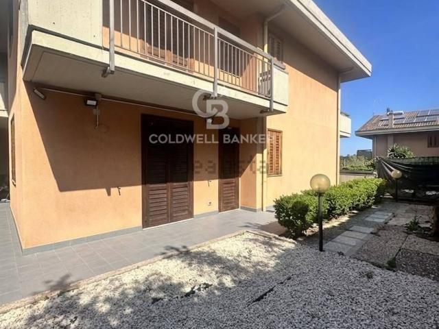 Villetta bifamiliare in vendita di 333 m² in Via Lecco, 25