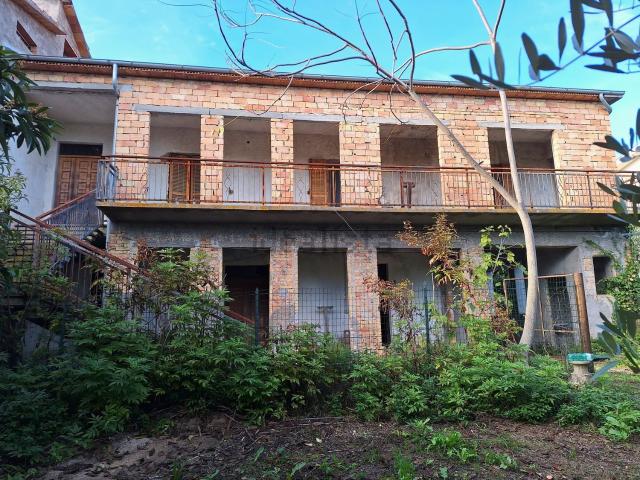 Villetta bifamiliare in vendita di 330 m² in Contrada Carriera