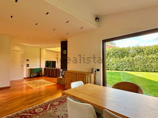 Villetta bifamiliare in vendita di 330 m² in Largo Olgiata, 15