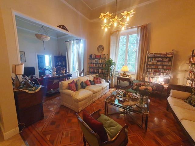 Villetta bifamiliare in vendita di 330 m² in Piazza Cesare Beccaria