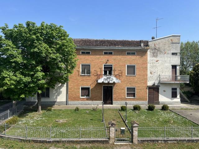Villetta bifamiliare in vendita di 330 m² in Strada del Pizzo, 2