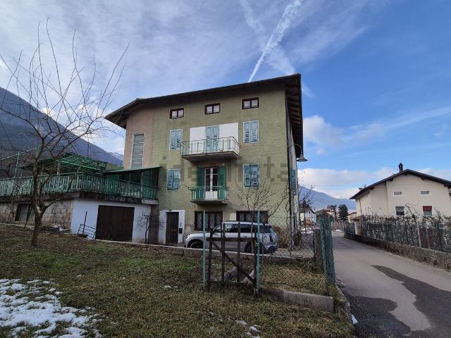 Villetta bifamiliare in vendita di 330 m² in Via Casai