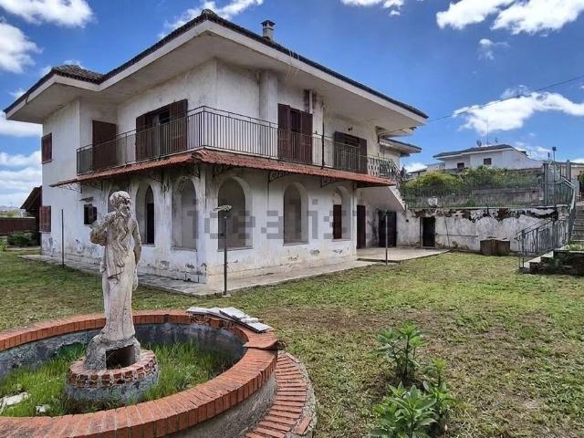 Villetta bifamiliare in vendita di 330 m² in Via del Mare, 30