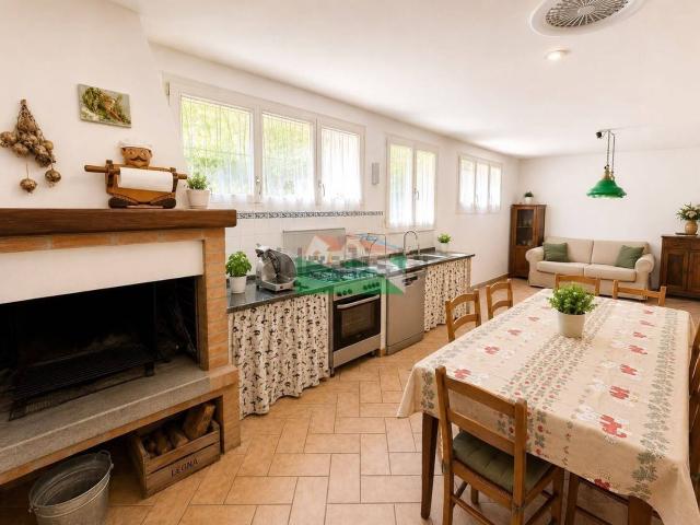 Villetta bifamiliare in vendita di 330 m² in Via Giulio Morelli