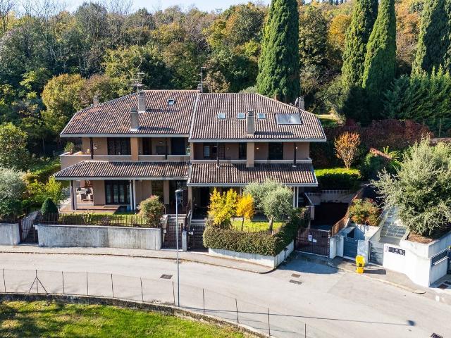 Villetta bifamiliare in vendita di 330 m² in Via Luigi Luzzatti, 51