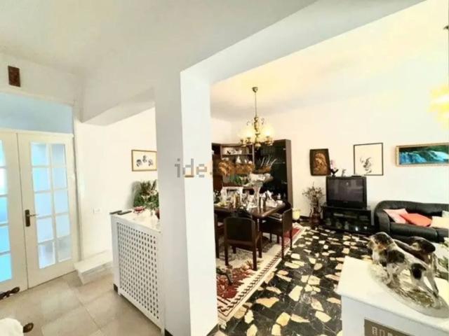Villetta bifamiliare in vendita di 330 m² in Via Martiri d&apos Ungheria