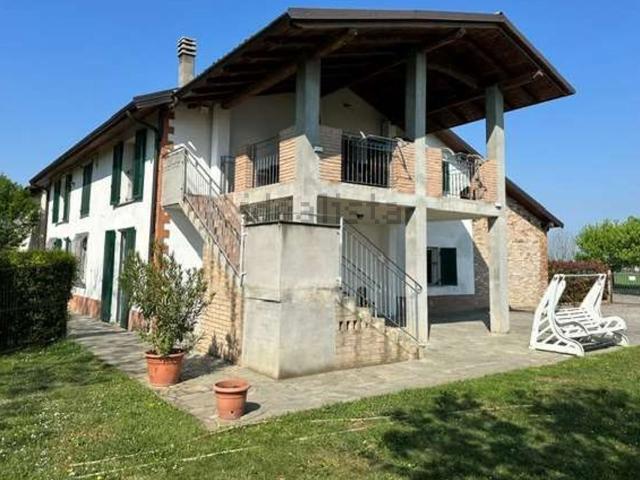Villetta bifamiliare in vendita di 330 m²