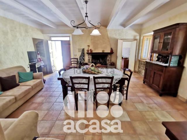 Villetta bifamiliare in vendita di 330 m²